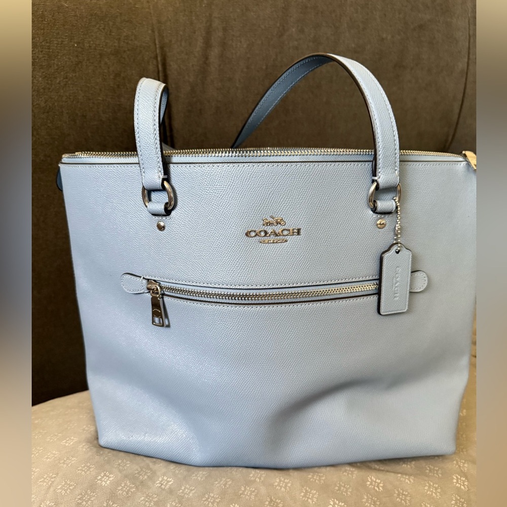 Gorgeous large sized Coach Saffiano leather tote in periwinkle blue